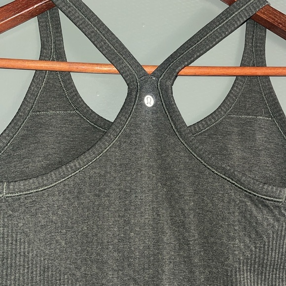 Lululemon - Picture 5 of 9